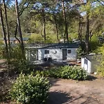 アパート Sfeervol Boshuisje Op De Veluwe Vossenberg ヌンスペート